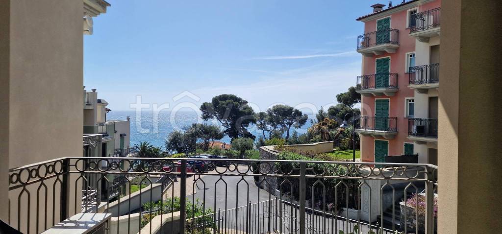 appartamento in vendita ad Imperia in zona Porto Maurizio