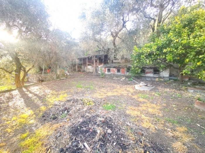 casa indipendente in vendita ad Imperia in zona Montegrazie
