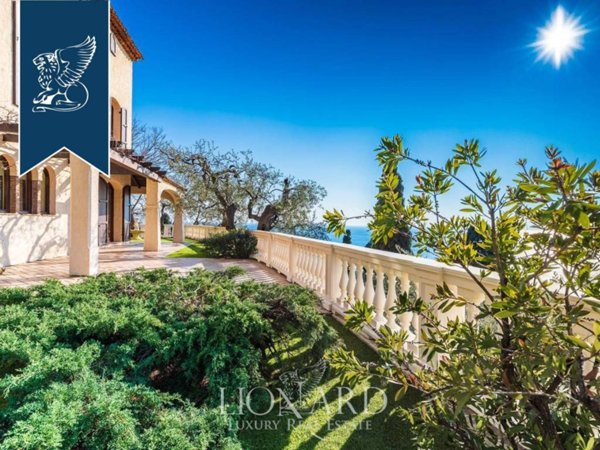 casa indipendente in vendita ad Imperia in zona Oneglia