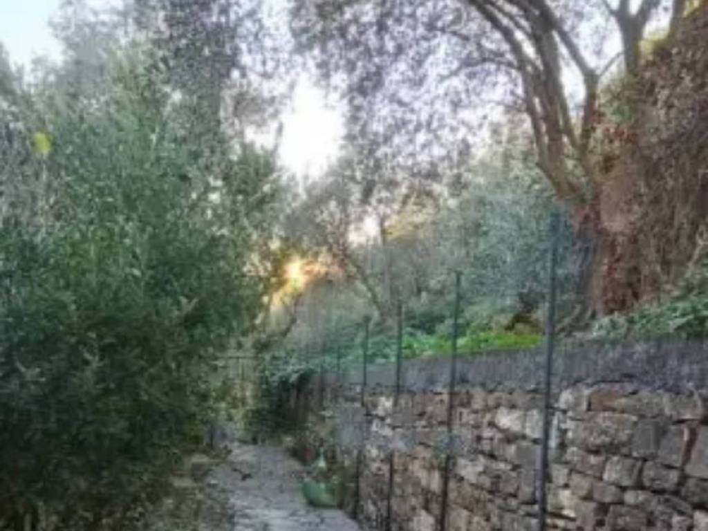 casa indipendente in vendita ad Imperia in zona Montegrazie