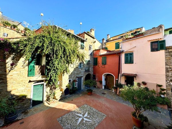 appartamento in vendita ad Imperia in zona Poggi