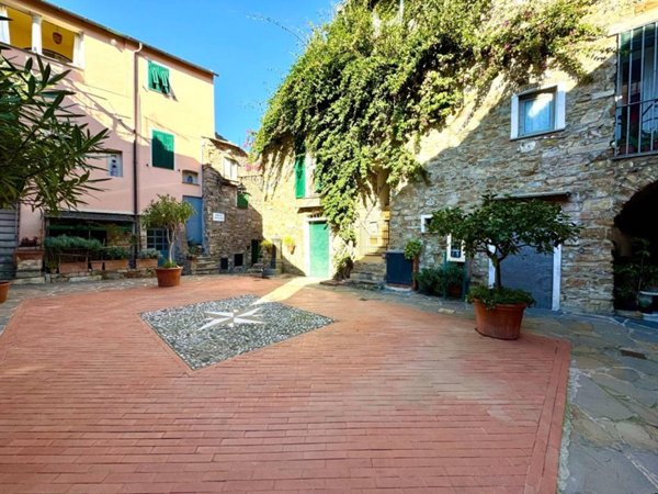 appartamento in vendita ad Imperia in zona Poggi