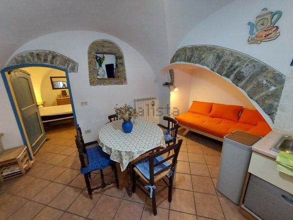 appartamento in vendita ad Imperia in zona Poggi