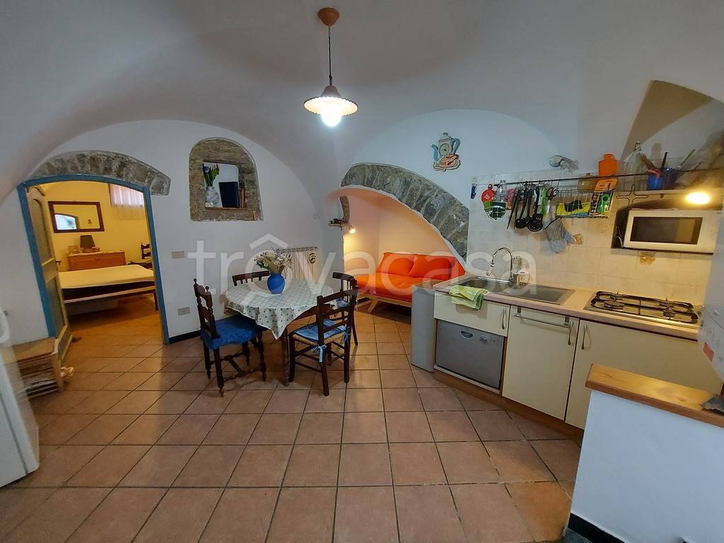 appartamento in vendita ad Imperia in zona Poggi