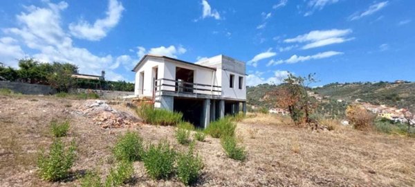 casa indipendente in vendita ad Imperia in zona Artallo