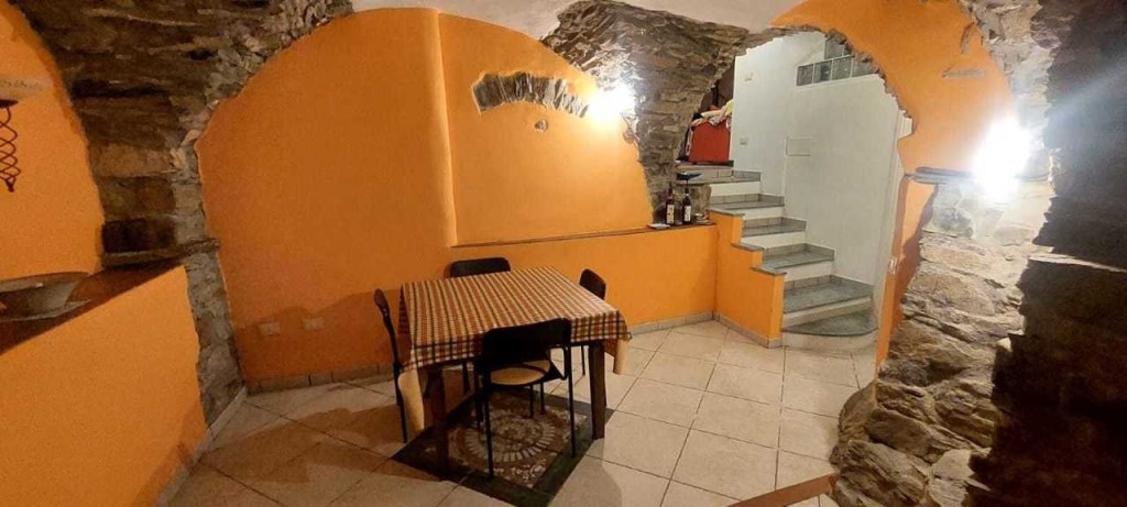 casa indipendente in vendita ad Imperia in zona Moltedo
