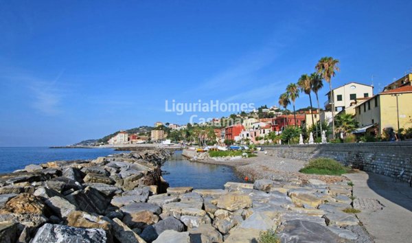 appartamento in vendita ad Imperia in zona Porto Maurizio