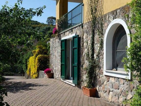casa indipendente in vendita ad Imperia in zona Porto Maurizio