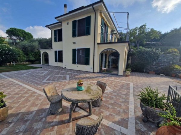 casa indipendente in vendita ad Imperia