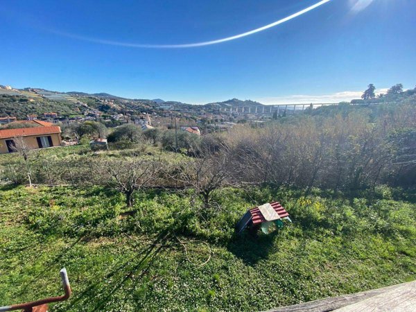casa indipendente in vendita ad Imperia in zona Torrazza / Clavi