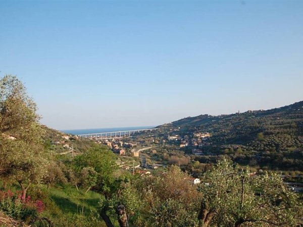 casa indipendente in vendita ad Imperia