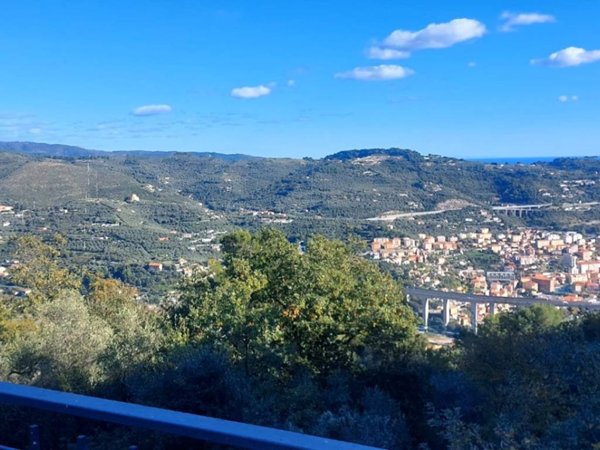 appartamento in vendita ad Imperia in zona Porto Maurizio
