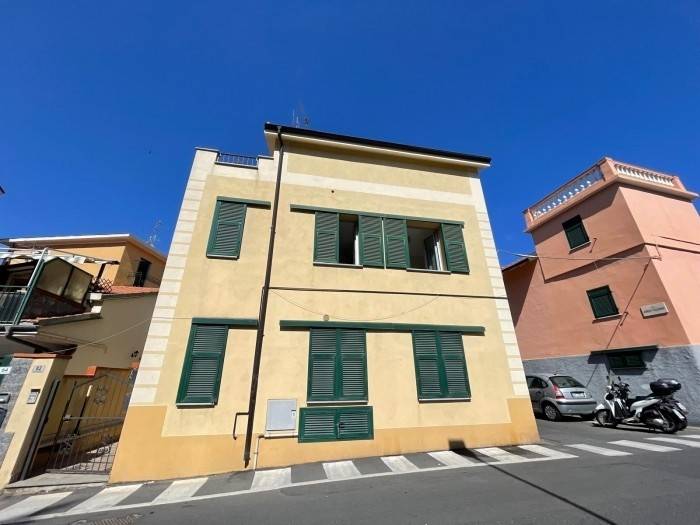 appartamento in vendita ad Imperia in zona Oneglia