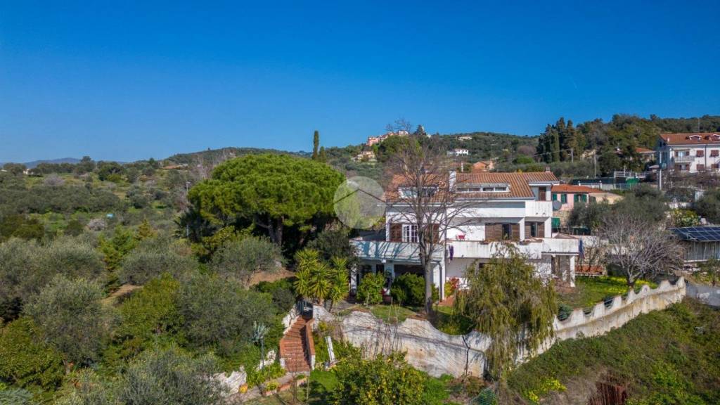 casa indipendente in vendita ad Imperia in zona Porto Maurizio