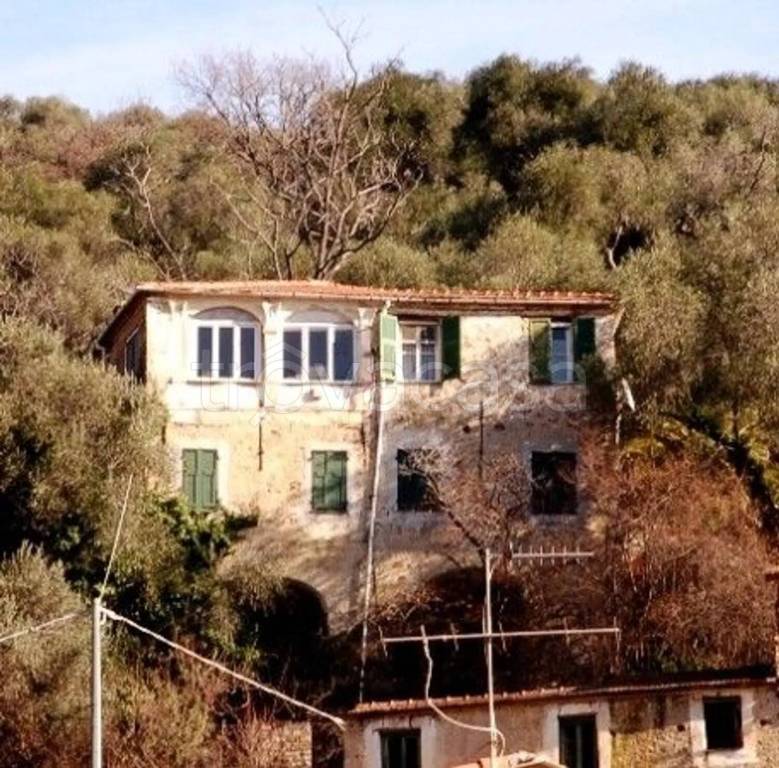casa indipendente in vendita ad Imperia in zona Moltedo