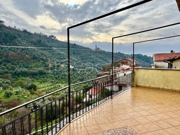 appartamento in vendita ad Imperia in zona Montegrazie