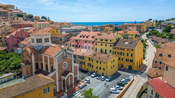 appartamento in vendita ad Imperia in zona Porto Maurizio