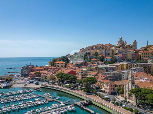 appartamento in vendita ad Imperia in zona Porto Maurizio
