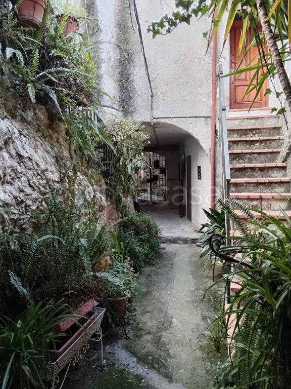 appartamento in vendita ad Imperia in zona Moltedo