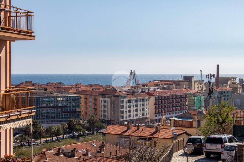 appartamento in vendita ad Imperia in zona Porto Maurizio