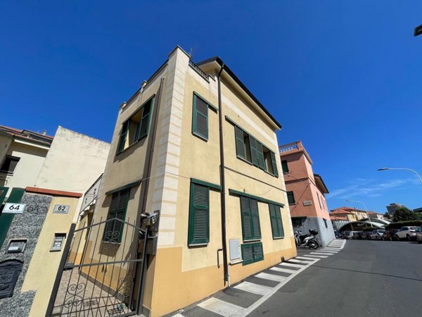 appartamento in vendita ad Imperia in zona Oneglia