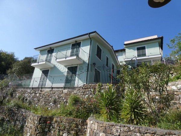 casa indipendente in vendita ad Imperia in zona Porto Maurizio