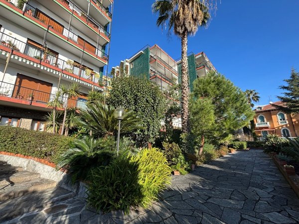 appartamento in vendita ad Imperia in zona Porto Maurizio