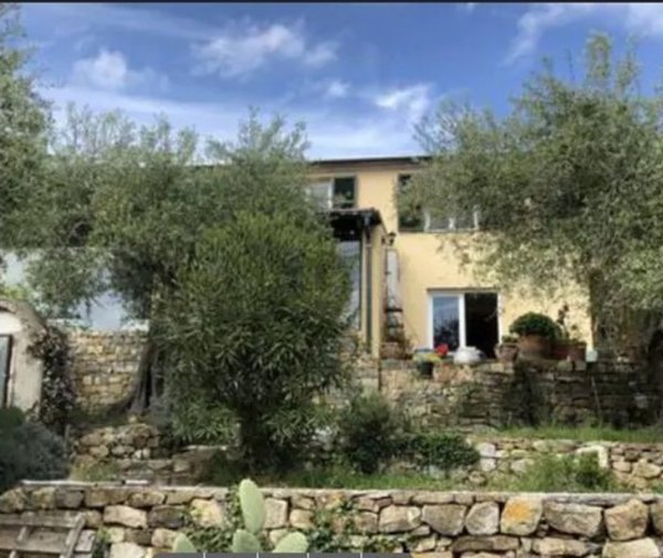 casa indipendente in vendita ad Imperia