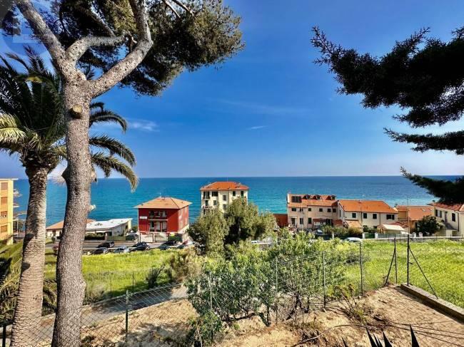 appartamento in vendita ad Imperia in zona Porto Maurizio