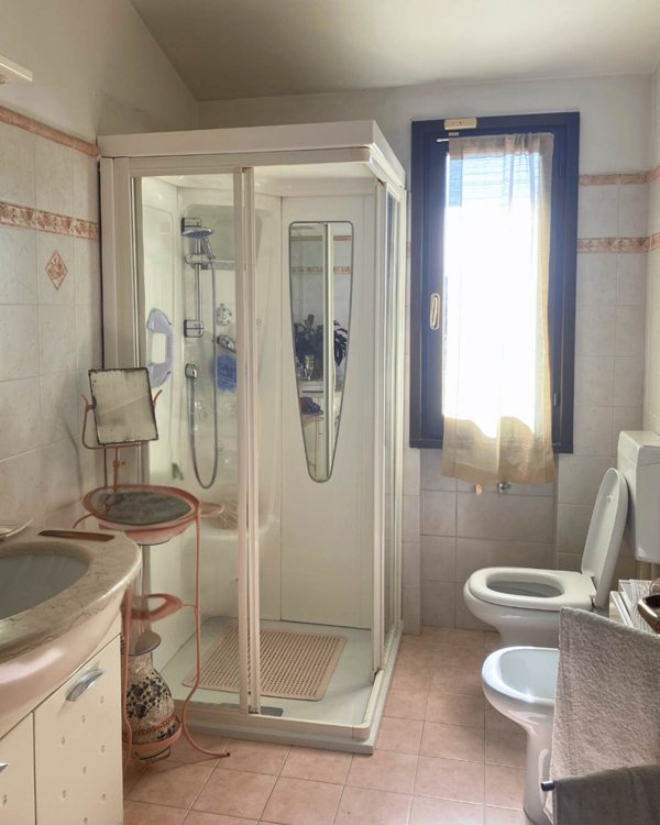 casa indipendente in vendita ad Imperia in zona Massabovi