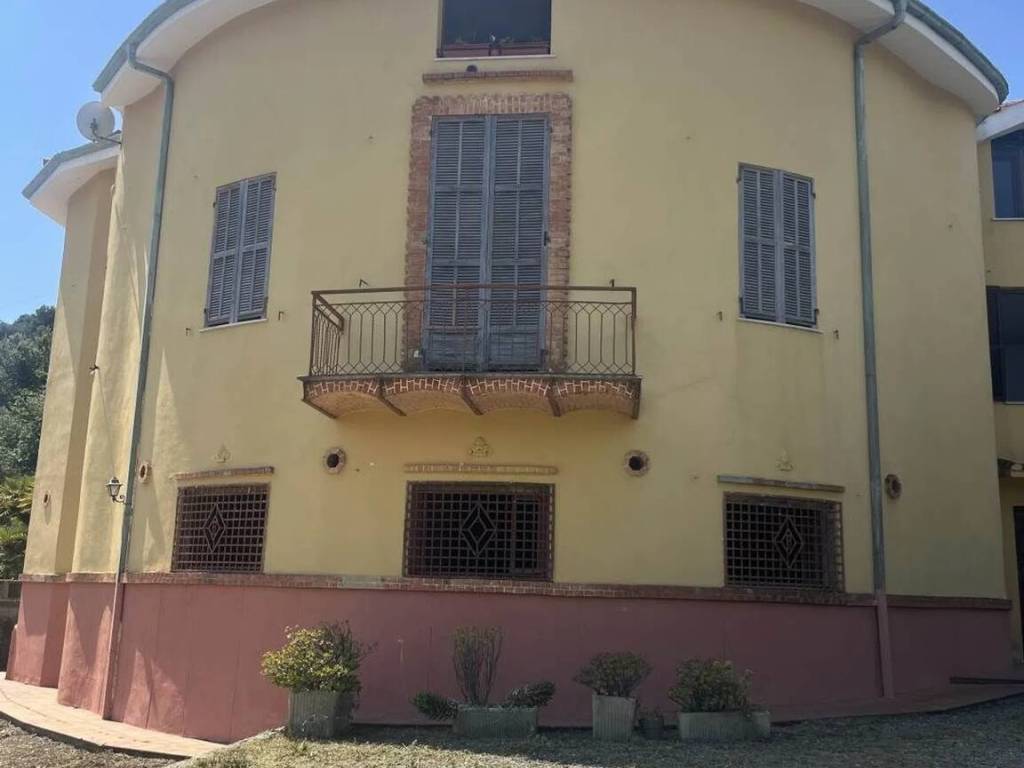 negozio in vendita ad Imperia in zona Torrazza / Clavi