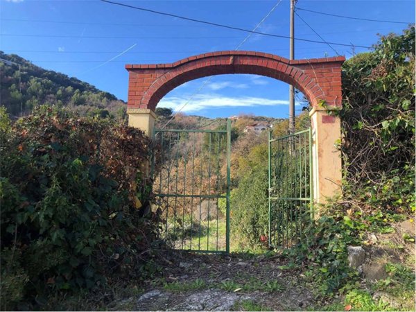 casa indipendente in vendita ad Imperia in zona Oneglia