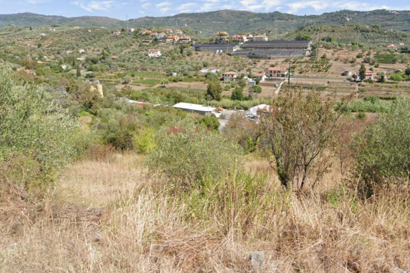 terreno edificabile in vendita ad Imperia