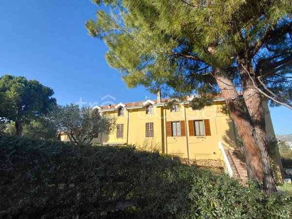 appartamento in vendita ad Imperia in zona Poggi