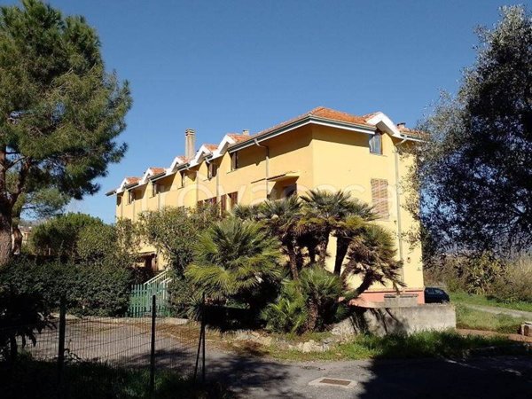 appartamento in vendita ad Imperia in zona Poggi