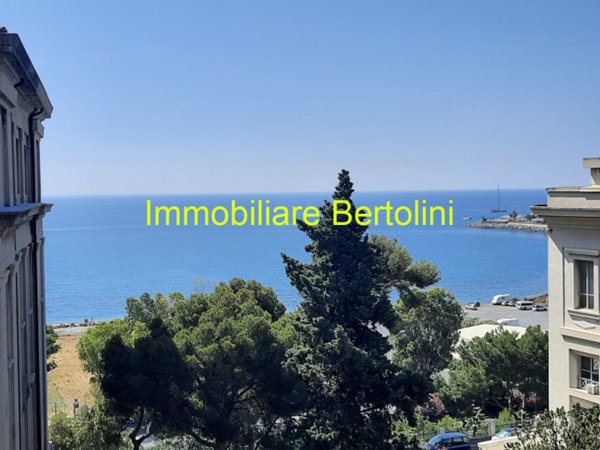 casa indipendente in vendita ad Imperia in zona Porto Maurizio
