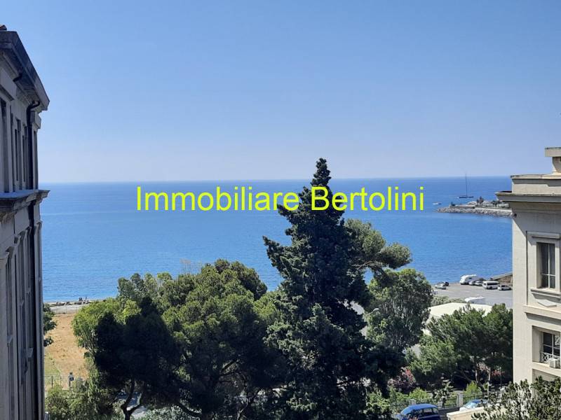 casa indipendente in vendita ad Imperia in zona Porto Maurizio