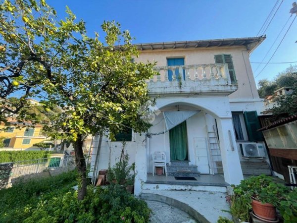 casa indipendente in vendita ad Imperia