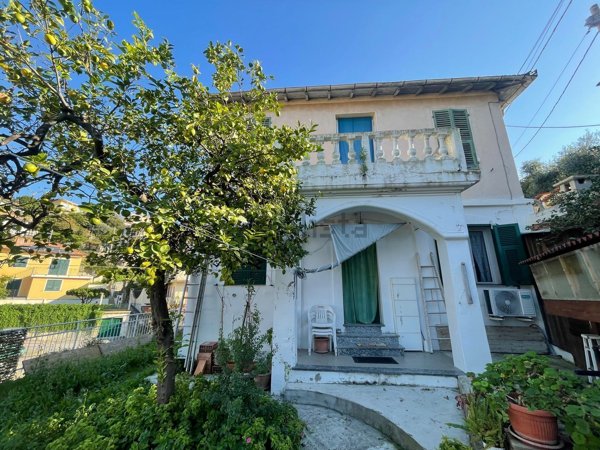 casa indipendente in vendita ad Imperia