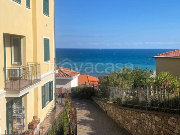 appartamento in vendita ad Imperia in zona Poggi
