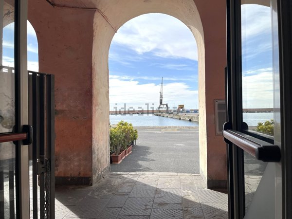 locale commerciale in vendita ad Imperia