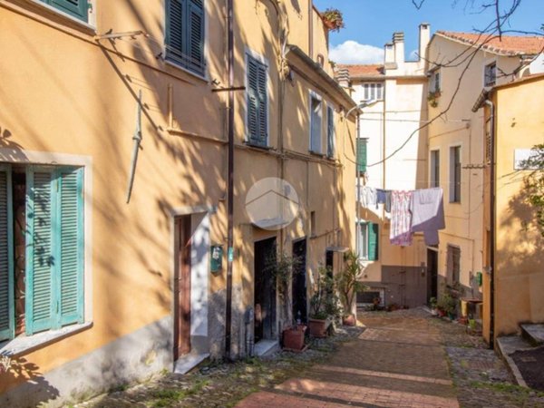appartamento in vendita ad Imperia in zona Porto Maurizio