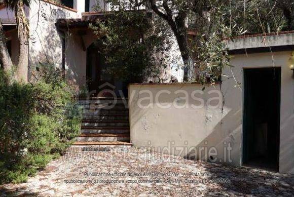 villa in vendita ad Imperia in zona Porto Maurizio