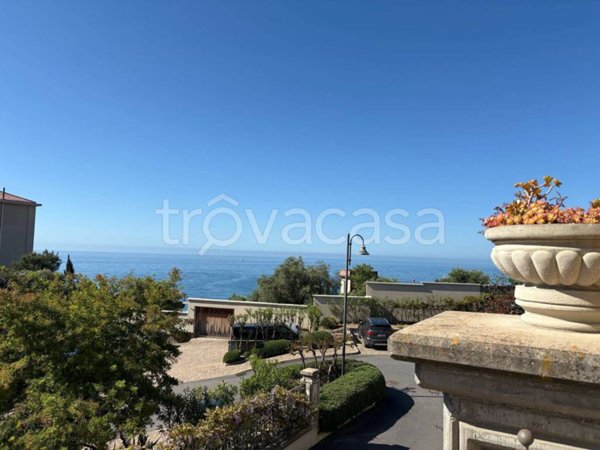 appartamento in vendita ad Imperia in zona Porto Maurizio