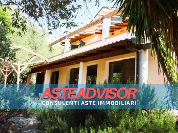 casa indipendente in vendita ad Imperia in zona Porto Maurizio