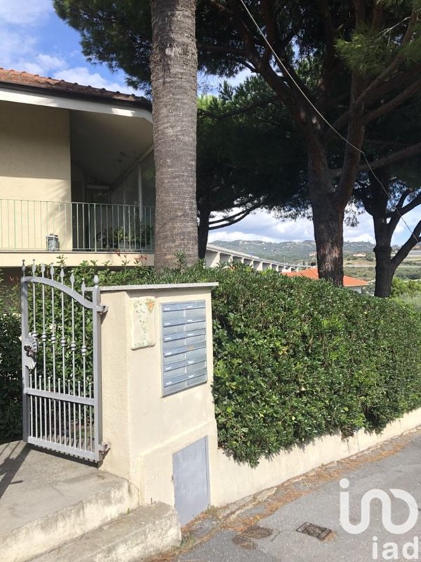 appartamento in vendita ad Imperia in zona Poggi