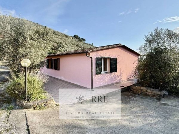 casa indipendente in vendita ad Imperia in zona Oneglia