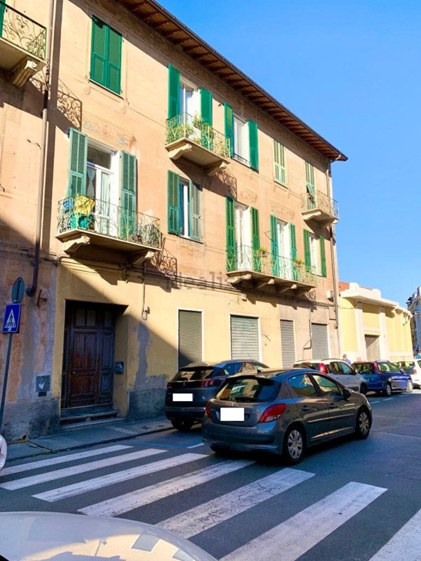 negozio in vendita ad Imperia