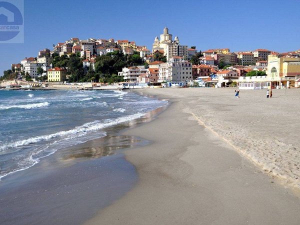 appartamento in vendita ad Imperia in zona Porto Maurizio