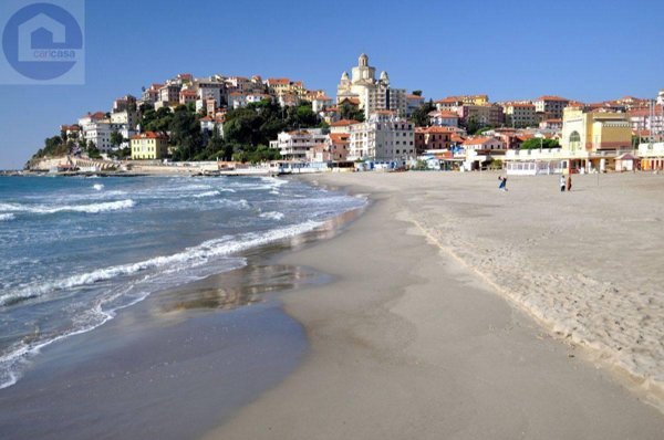 appartamento in vendita ad Imperia in zona Porto Maurizio